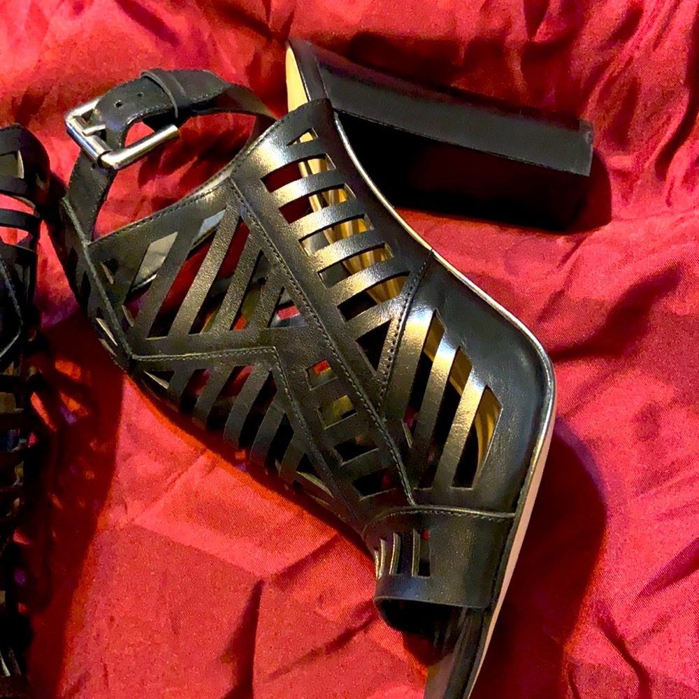 Beautiful black Guess sandals. Never worn.